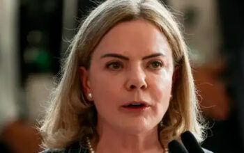 Gleisi rebate bolsonaristas e diz que relatório da CIDH desmonta acusação de “ditadura”