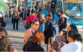 Motoristas e mecânicos das viações Vila Isabel e Real, na Zona Norte do Rio, paralisaram as atividades