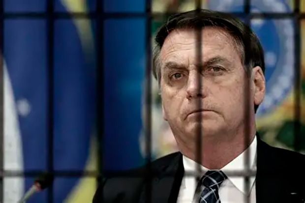 Juiz suspende benefícios a Bolsonaro após ação movida por Pedro Rousseff
