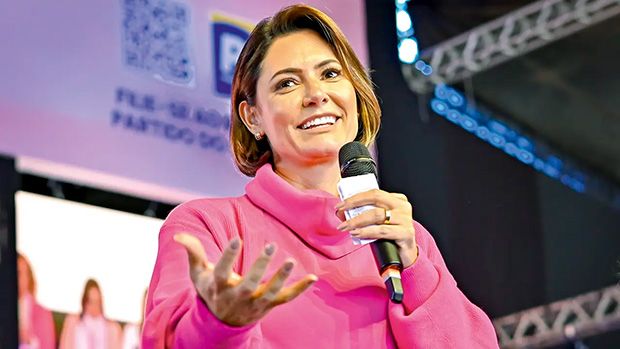 Justiça nega excluir vídeo em que Joice chama Michelle Bolsonaro de “amante”