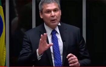 Lindbergh Farias, líder do PT diz que Motta está perdendo condições de presidir a Câmara