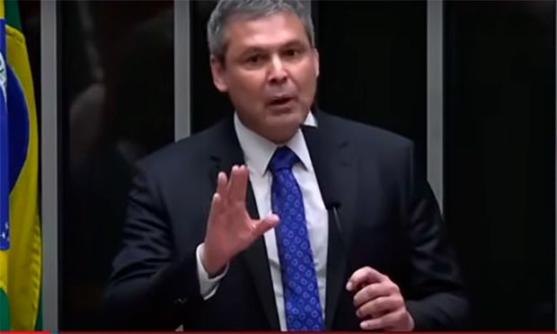 Lindbergh Farias, líder do PT diz que Motta está perdendo condições de presidir a Câmara