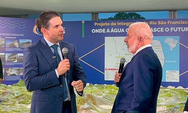 Lula e Motta têm encontro descontraído no Planalto após atritos