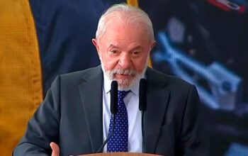 Na última reunião ministerial do ano, Lula libera ministros para disputarem eleições