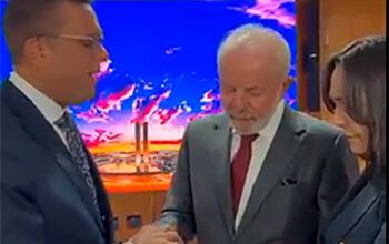 Lula publica vídeo sendo abençoado por pastor que foi aliado de Bolsonaro