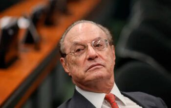 Maluf quer mandato de volta após Câmara livrar Zambelli