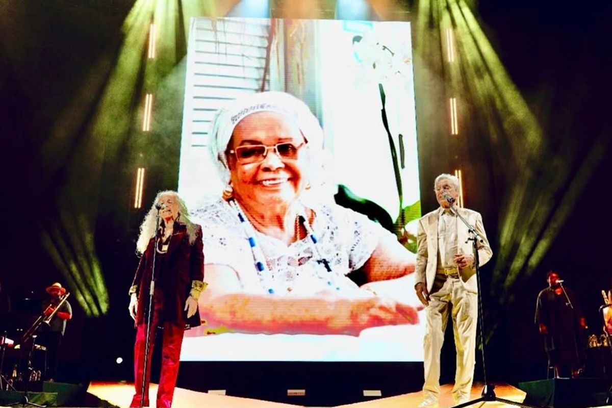 Maria Bethânia lamenta morte de Mãe Carmen do Gantois e faz homenagem