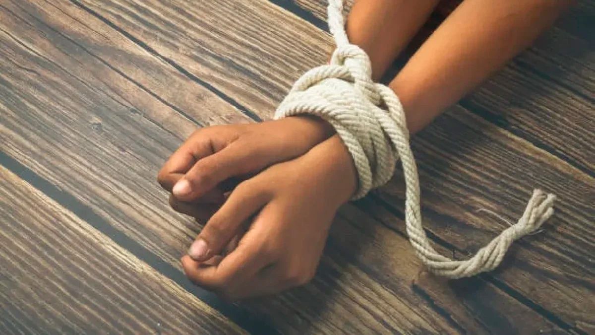 Menino de 7 anos se liberta do cativeiro com pedaço em Caldas Novas(GO)