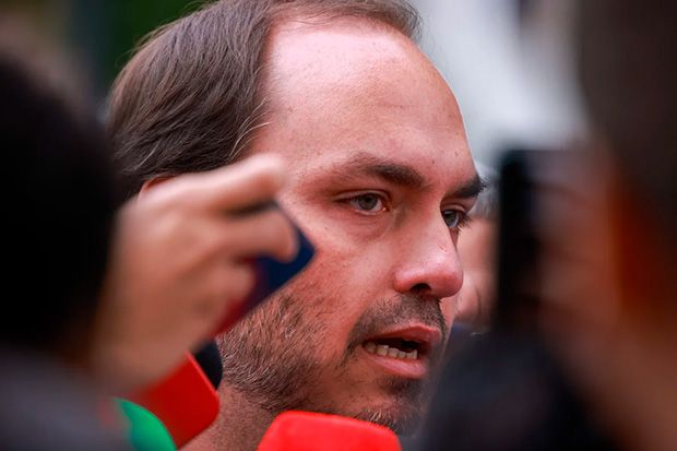 Moraes nega visita de Carlos Bolsonaro ao pai no dia do aniversário