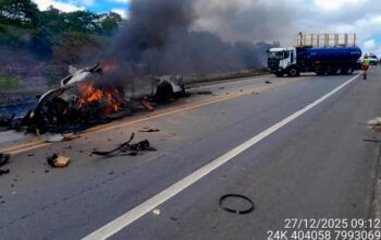 Na BA, 10 pessoas morrem após colisão frontal e incêndio de carros