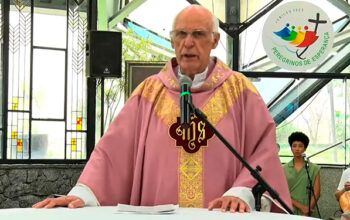 Padre Júlio anuncia saída das redes e fiéis se revoltam: “Padre Júlio está sendo censurado… vamos lutar para continuar ouvindo sua palavra