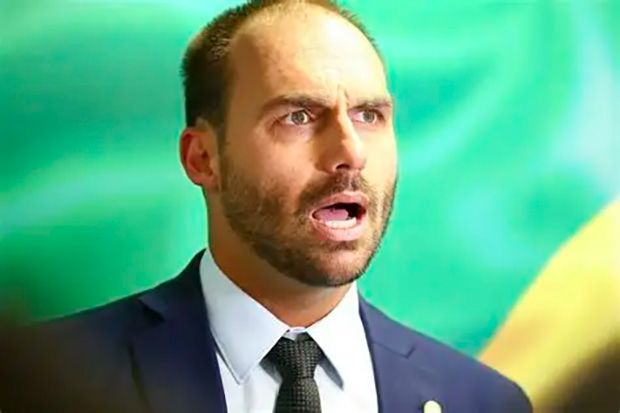 Perto de perder o mandato, Eduardo Bolsonaro ataca Motta e Paulinho da Força: “Bonequinha de Moraes”