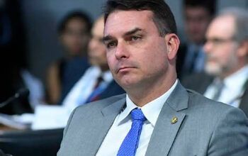 Pesquisa Quaest diz que Flávio tem 62% de rejeição; para 54% Bolsonaro errou na escolha