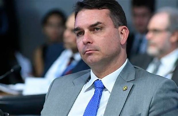 Pesquisa Quaest diz que Flávio tem 62% de rejeição; para 54% Bolsonaro errou na escolha