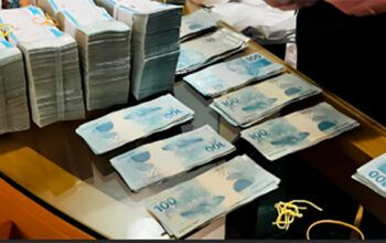 PF encontra R$ 430 mil em dinheiro vivo na casa de Sóstenes em notas de R$ 100