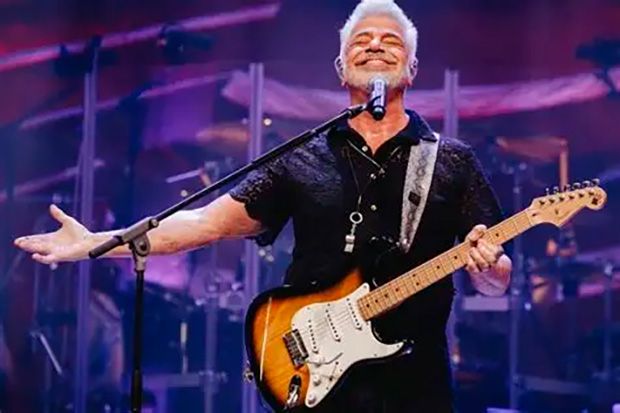 Pop star Lulu Santos desabafa sobre doença autoimune: “Perdi o uso das mãos”