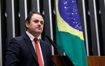 Por 318 a 141 votos, Câmara  suspende deputado Glauber Braga  por seis meses
