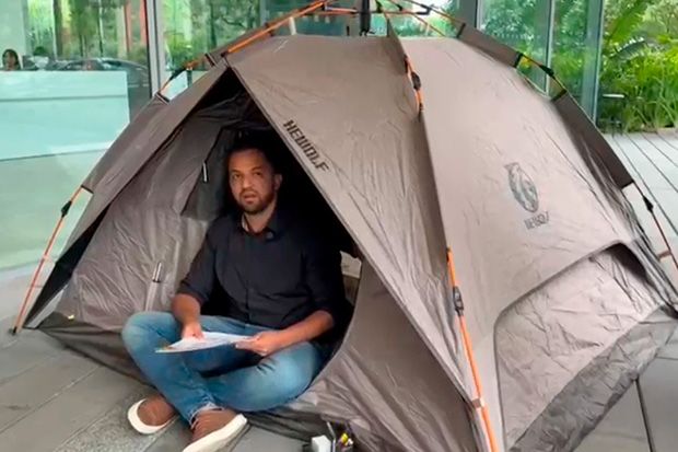 Prefeito de Embu das Artes (SP) acampa na Enel em protesto à falta de energia no município