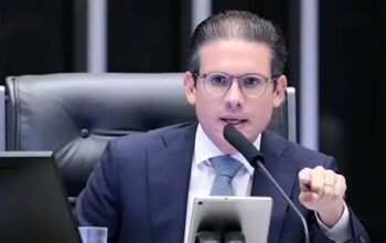 Projeto que pode reduzir pena de Bolsonaro será votado nesta terça-feira, 09