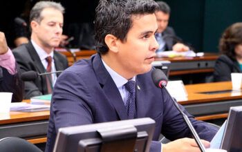 Relator na CCJ rejeita parecer contra a cassação do mandato de Zambelli