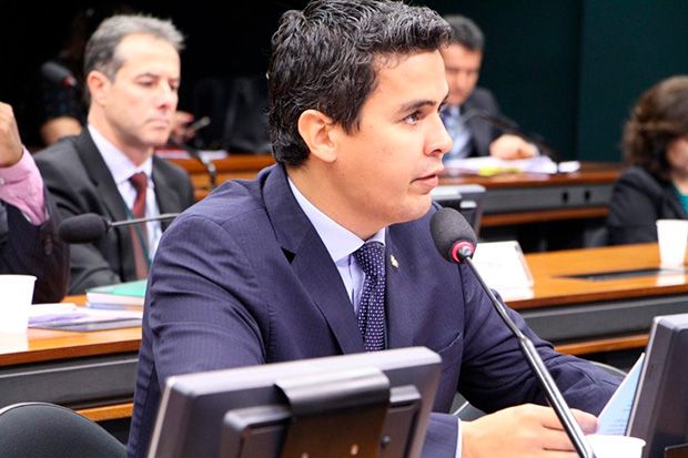 Relator na CCJ rejeita parecer contra a cassação do mandato de Zambelli