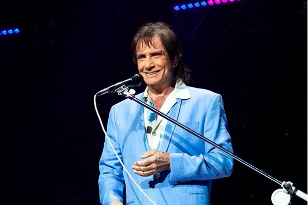 Roberto Carlos sofre acidente durante as gravações de especial de fim de ano da Globo em Gramado; nata diz que ele passa bem