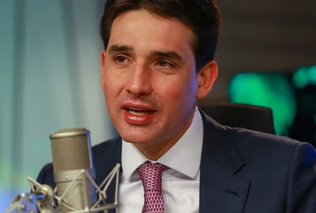 Silvio Costa Filho anunciou que pilotos e comissários de bordo desistiram de entrar em greve