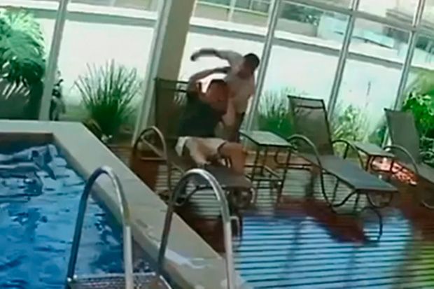 Sobrinho de Caiado é flagrado agredindo vizinho em prédio em Goiânia