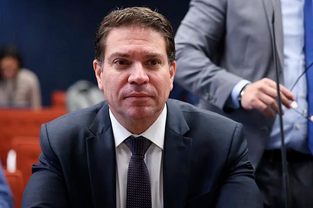 STF determina e Câmara bloqueia salário e cota parlamentar de Ramagem