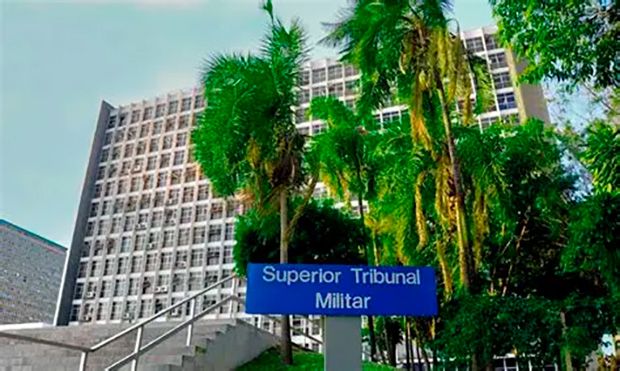 STM aceita pedido para julgar perda de patente de Bolsonaro e aliados