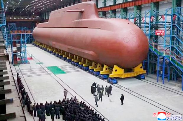 Coreia do Norte divulga imagens de seu novo submarino nuclear