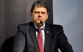 Tarcísio é avisado que não será o candidato de Bolsonaro em 2026
