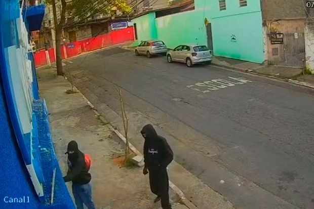 Três homens encapuzados e armados roubam arsenal de empresa de segurança em SP