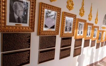 Trump instala placas com ataques e provocações a ex-presidentes na Casa Branca