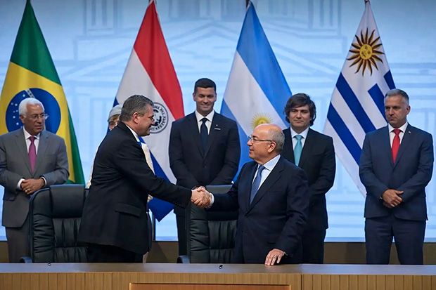 Acordo UE-Mercosul é assinado após 25 anos; Paraguai credita avanço a Lula