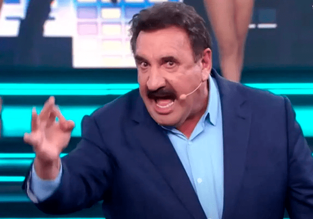 Acusado de racismo, Ratinho pode pagar R$ 2 milhões a ex-bailarina do SBT