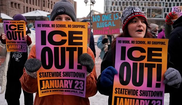 Agentes do ICE que mataram homem durante ação em Minneapolis deixam a cidade