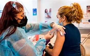 Após cinco anos de vacinação, covid recua, mas ainda preocupa