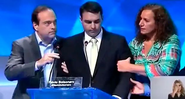 Aposta de Bolsonaro, Flávio desmaiou durante debate na TV em 2016