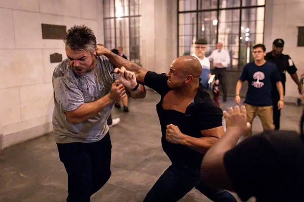 Bolsonaristas agridem manifestantes em ato contra anistia aos golpistas na USP