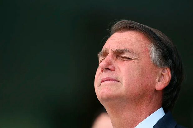 Bolsonaro acerta quadra na Mega da Virada apostando no número 13, diz irmão