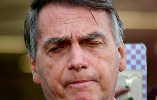 Bolsonaro cai da cama enquanto dormia e bate a cabeça na cela; “Não está bem”, diz Michelle