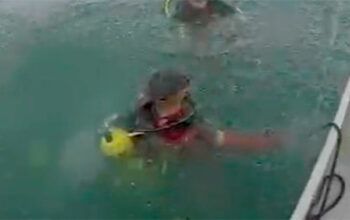 Bombeiros passam a noite em busca de jovem que sumiu no Lago Corumbá