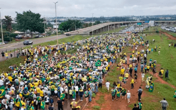 Caminhada de Nikolas termina com adesão abaixo da expectativa alimentada por aliados e por perfis bolsonaristas