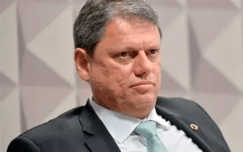 “Cara de pau”: Gleisi detona Tarcísio após fala sobre “crise moral”