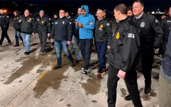 Casa Branca exibe imagens de Maduro levado por agentes federais à prisão nos EUA