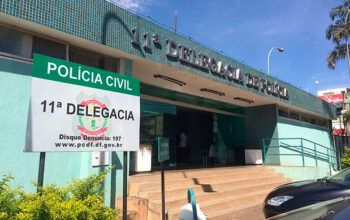 Casal tenta fugir de motel com TVs e bebidas da suíte e acaba preso