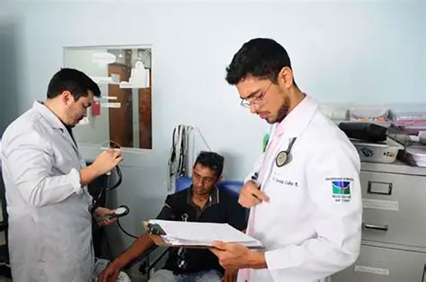 CFM quer impedir que 13 mil alunos mal avaliados exerçam a medicina