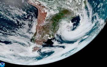 Ciclone gera alerta de tempestade e ventos acima de 100 km/h no Sul