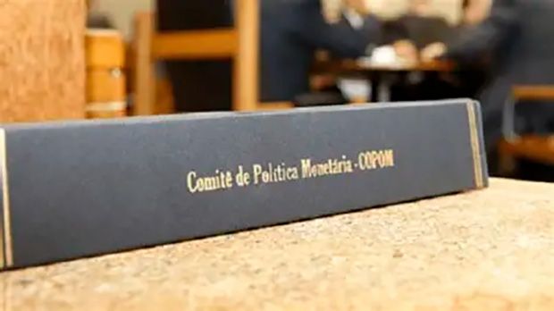Copom mantém Selic em 15% e sinaliza início de cortes em março